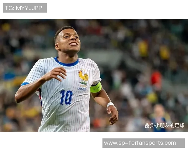 德尚:姆巴佩的脚踝有些敏感疼痛感比较强烈,所以将他换下 德尚:姆巴佩的脚踝有些敏感疼痛感比较强烈,所以将他换下